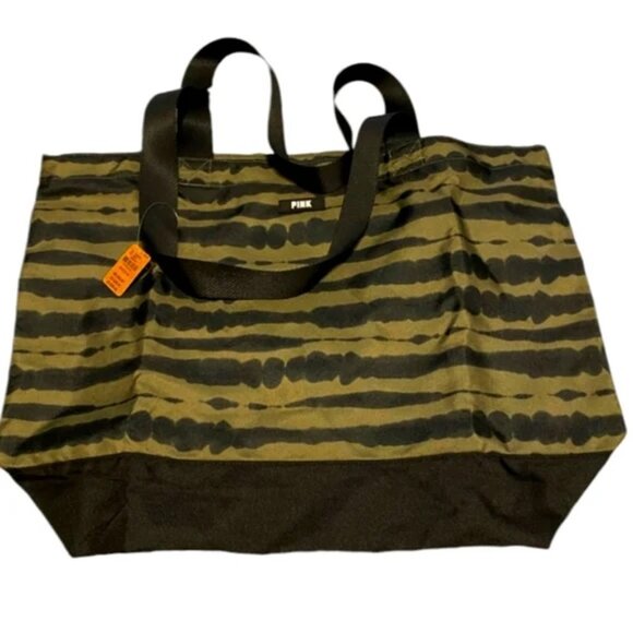 New Visctrias Secret Camouflage Huge Tote Bag NIP - Picture 2 of 3